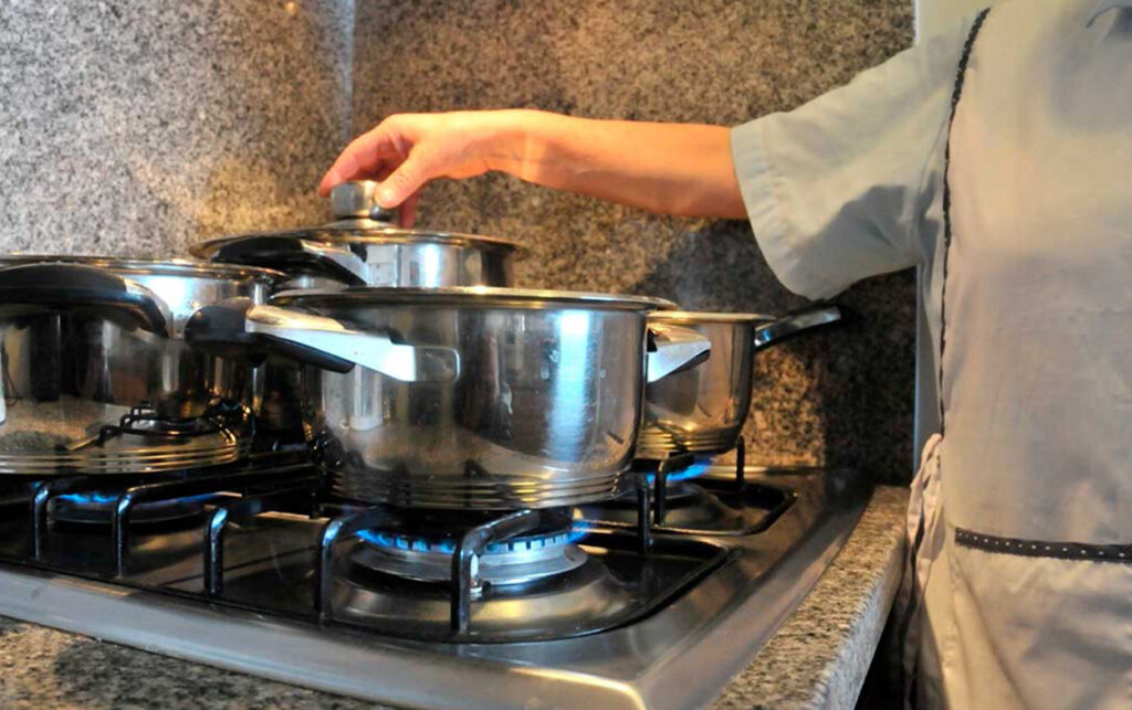 Devolución de cobros adicionales del gas natural