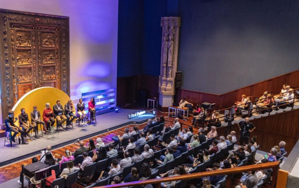 Vista general del IV Encuentro de la Red Futuro con participación de María José Pizarro y dirigentes de América Latina.