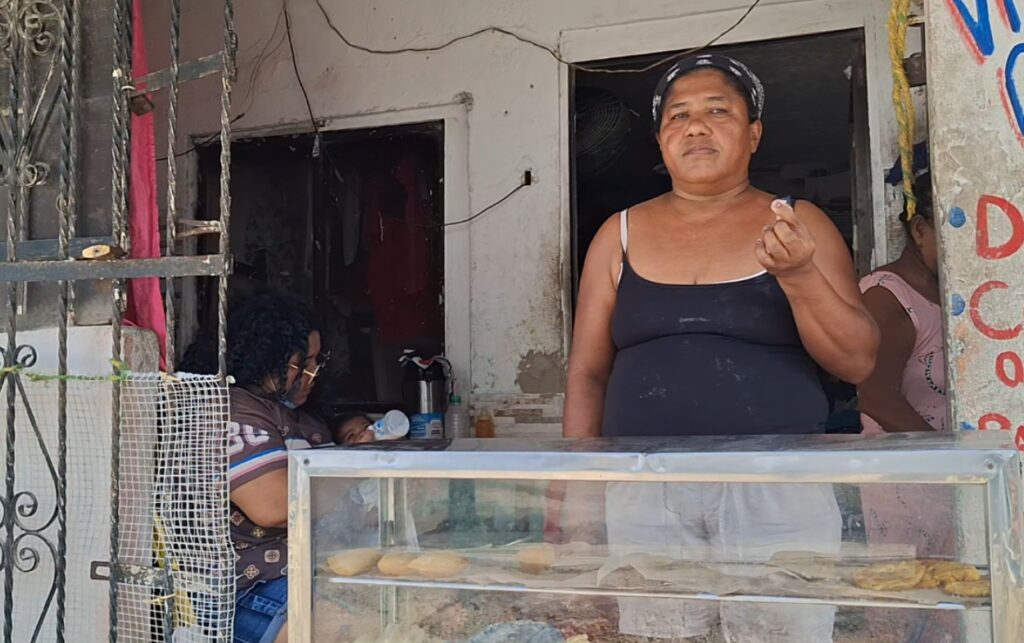 Claman solución en la calle 47: comerciante del barrio Boston denuncia afectaciones económicas por obra inconclusa que reduce el flujo de clientes y deteriora el entorno. 