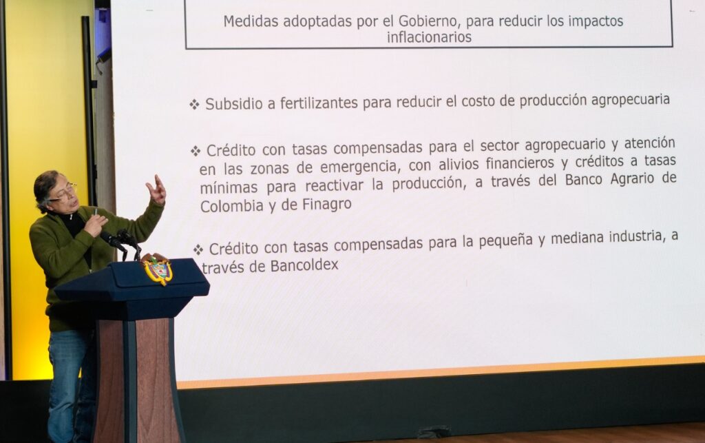 Presidente Gustavo Petro presenta subsidios a fertilizantes y créditos agropecuarios para contener la inflación de alimentos en Colombia.