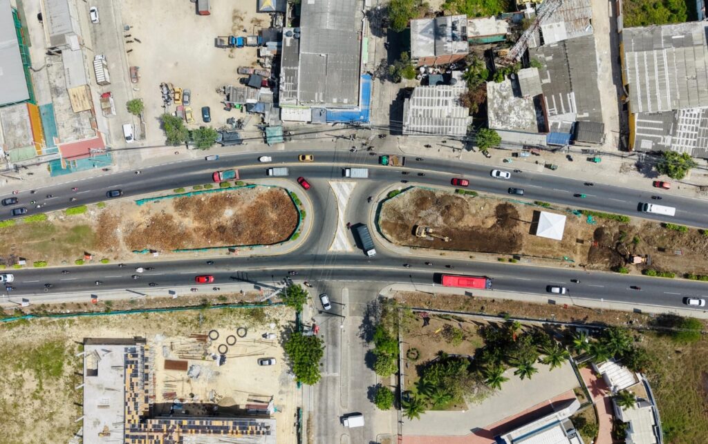Vista aérea del sector donde arrancaron las obras del Intercambiador de La Carolina, uno de los puntos más críticos de movilidad en Cartagena.