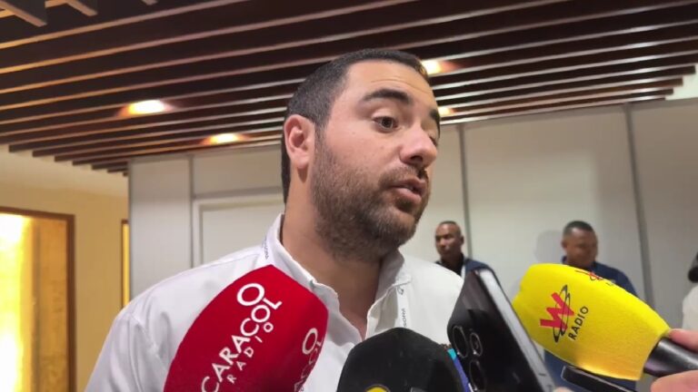 Gobernador de Bolívar durante intervención en Congreso de Municipios en Cartagena