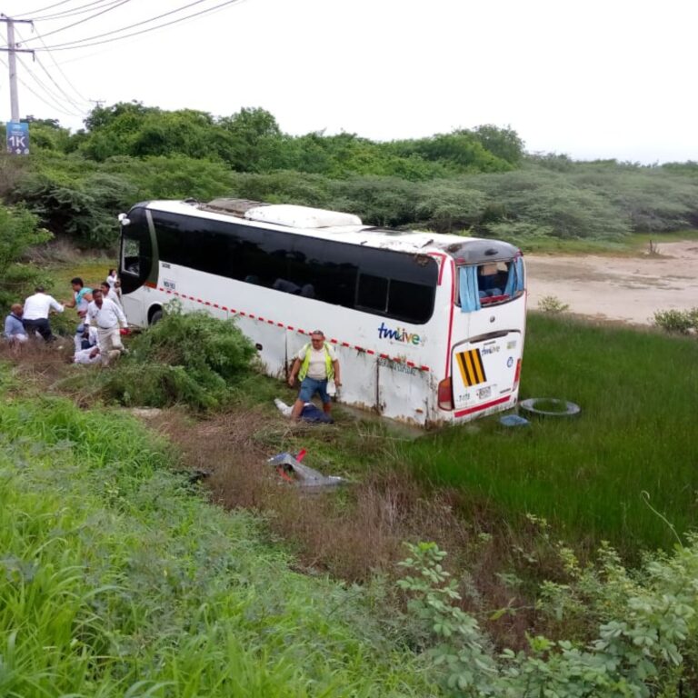 Accidente en la vía a Barú deja un fallecido y 21 heridos