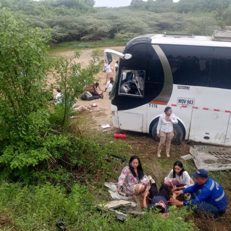 Víctimas del accidente en la vía a Barú reciben atención médica