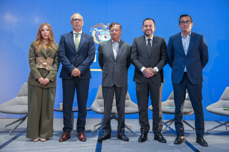 CELAC propone pacto regional para integrar sistemas energéticos.