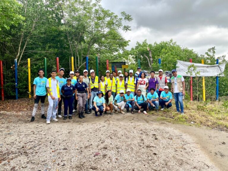 Comunidad participa en la Semana del Manglar Cartagena con jornada de limpieza en la Ciénaga de la Virgen.