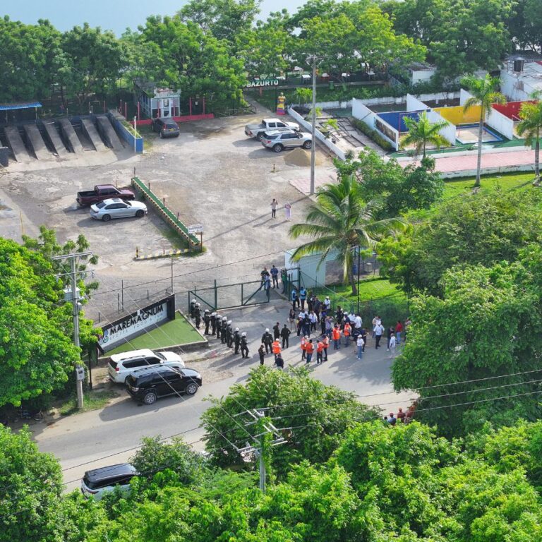 Escenario del predio donde restituyen espacio público