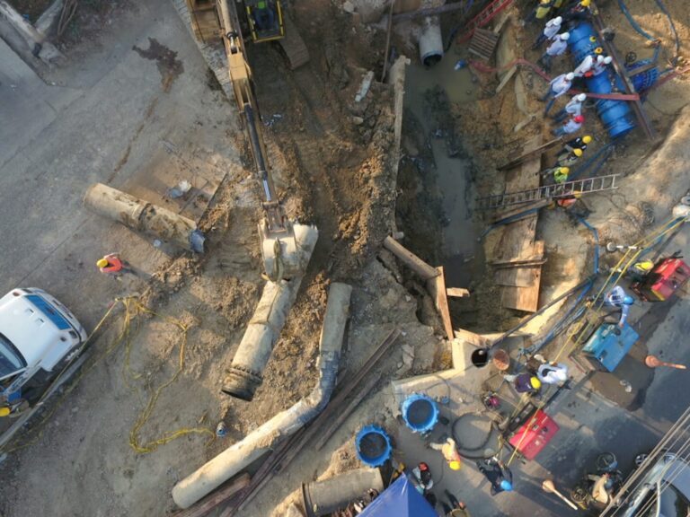 Fuga en tubería de agua afecta barrios de Cartagena
