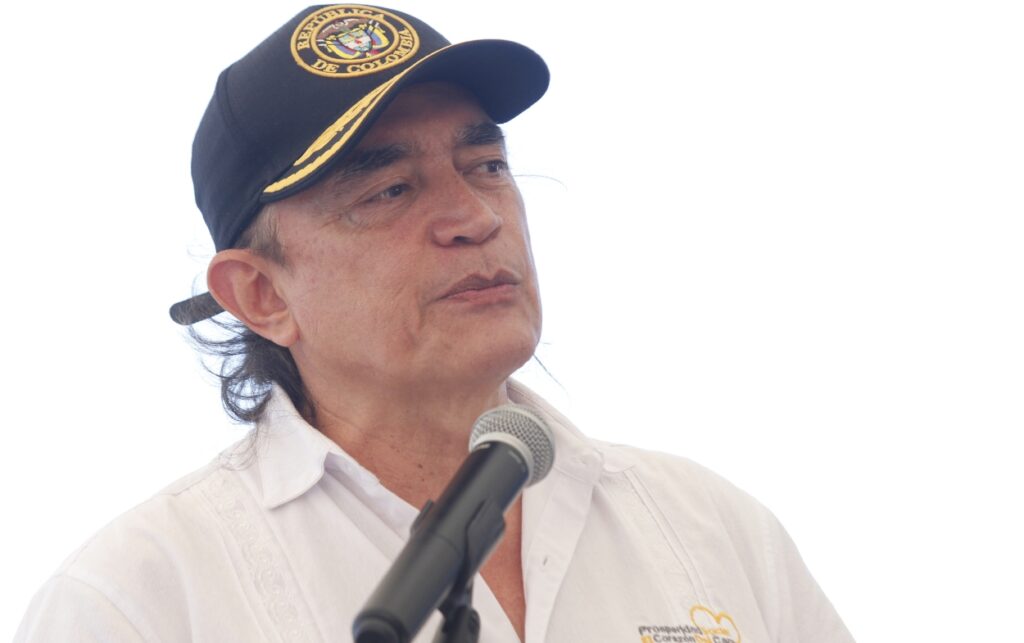 Gustavo Bolívar cuestiona retraso en fallo pensional de la Corte