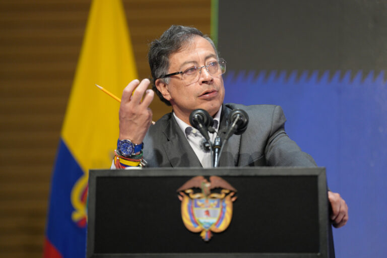 Gustavo Petro critica presiones a la jueza y defiende la independencia judicial tras el fallo contra Álvaro Uribe