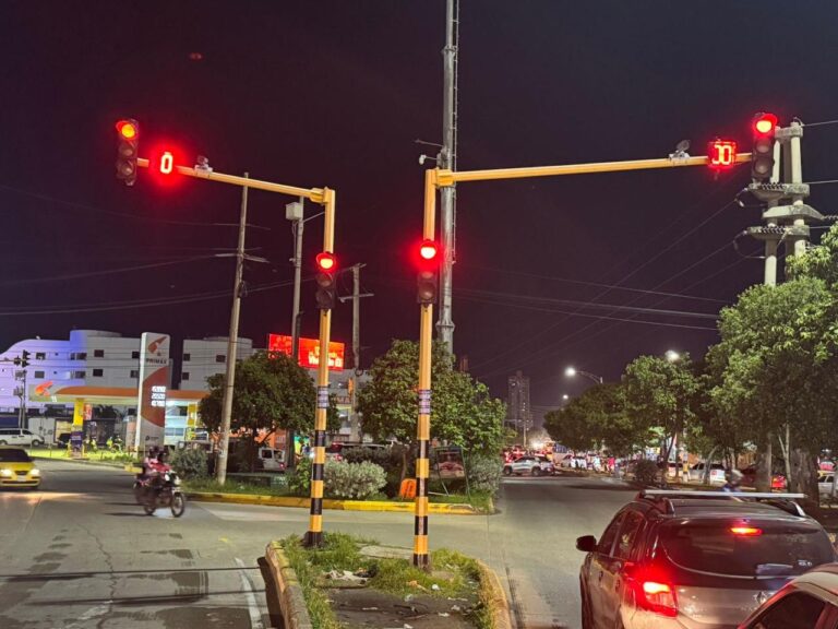 Reparación de la red semafórica de Cartagena tras actos vandálicos