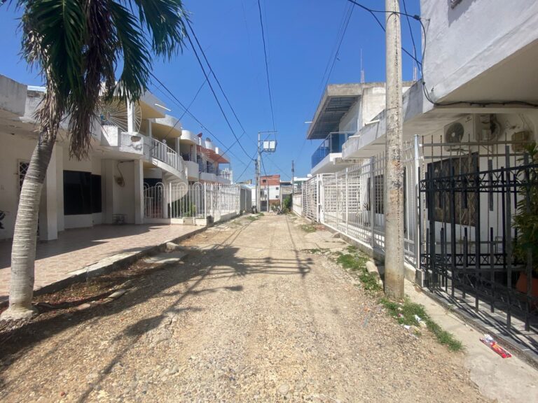 Vecinos denuncian calle sin pavimentar en La Providencia