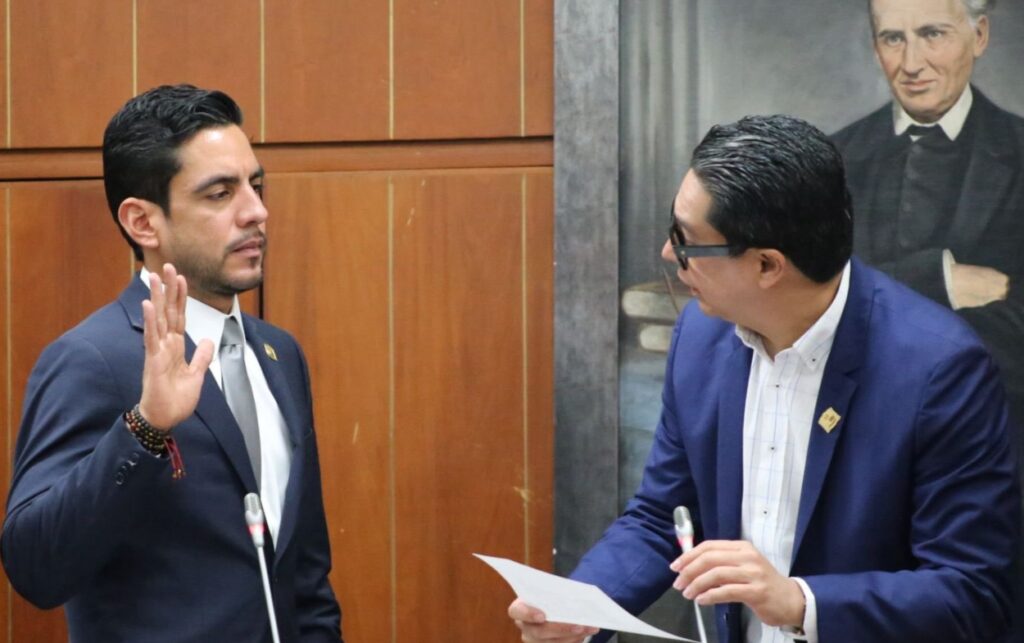 Alex Flórez asume presidencia de la Comisión VI durante sesión en el Senado..