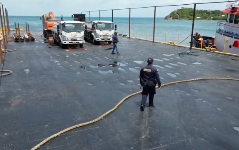Carrotanques refuerzan suministro de agua en San Andrés Carrotanques entregados por la UNGRD en el archipiélago.