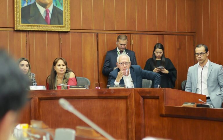 El ministro de Salud en el Senado revela pérdidas billonarias de las EPS.