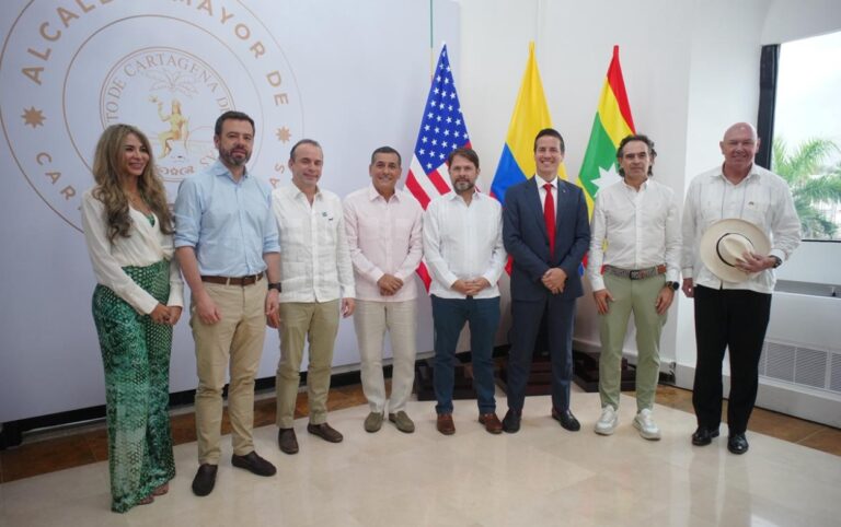 Encuentro en Cartagena entre líderes locales y representantes de Estados Unidos.