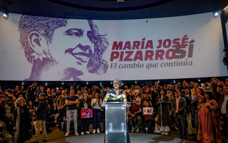 María José Pizarro lanza candidatura presidencial desde Bogotá ante líderes y militantes del Pacto Histórico.