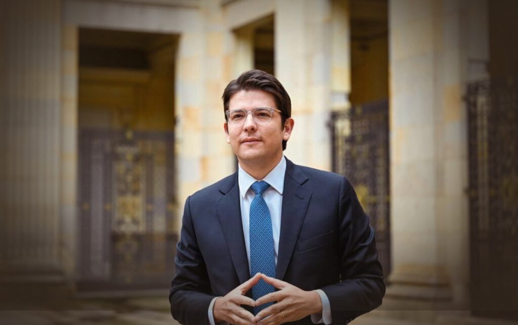Trayectoria política de Miguel Uribe Turbay desde el Concejo de Bogotá hasta el Senado de la República.