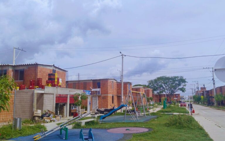 Vecinos de San Sebastián protestan por reubicación de familias de Chambacú en Ciudad Bicentenario.