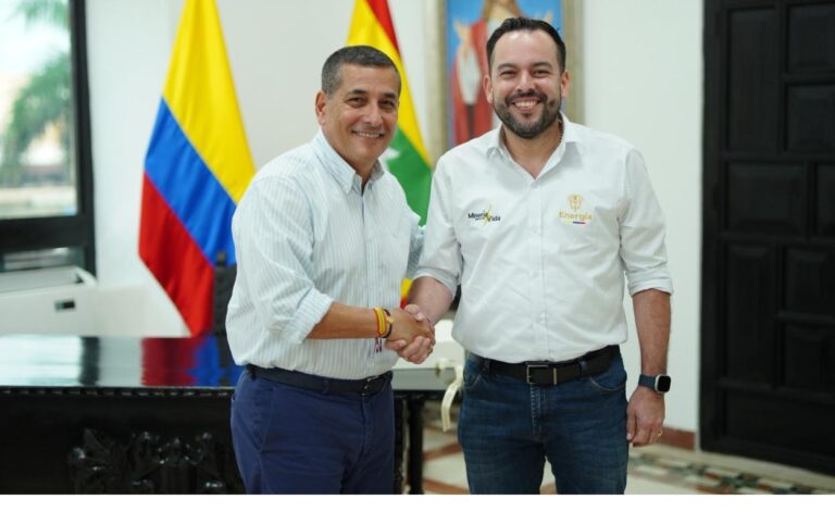 El alcalde Turbay y ministro Palma en reunión sobre energías limpias en Cartagena.
