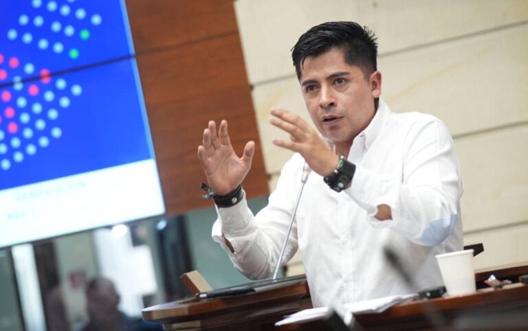 Senador Ariel Ávila critica el referendo hundido en el Senado.