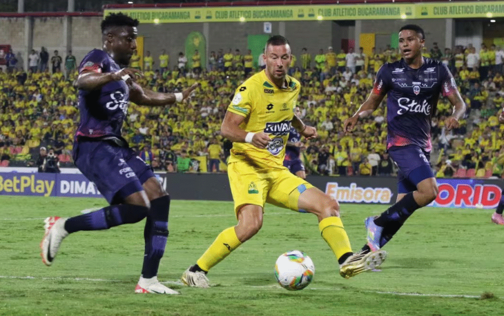 Bucaramanga perdió de local ante Fortaleza por la fecha 3 del grupo B. Foto: Cortesía- Colprensa/Vanguardia.