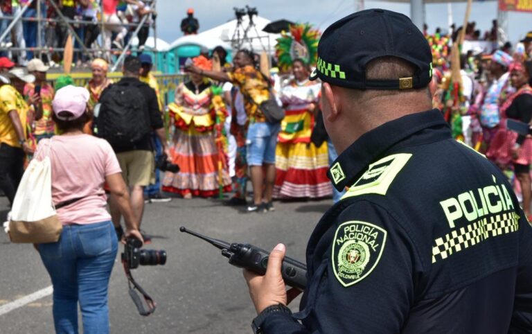 900 Policías brindaron la seguridad a los asistentes durante el desfile de las Fiestas de Independencia en Cartagena