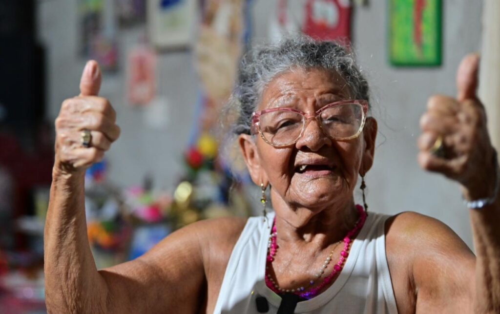 3 millones de personas mayores recibirán bono pensional 3 millones de personas mayores acceden a la transferencia de 230.000 pesos del bono pensional.