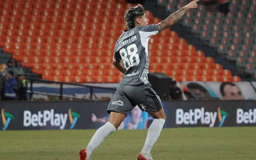 Bryan Castrillón anotó el gol del descuento del Junior ante el DIM.