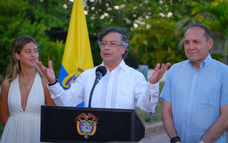 El presidente durante la alocución nacional en la que anunció que el salario mínimo quedó en $1.746.882 para 2026, tras no lograrse consenso con empresarios.