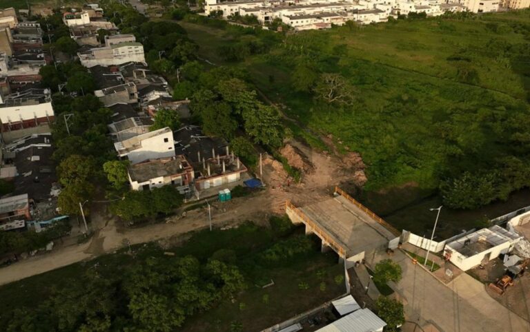 Panorámica del corredor vial que conecta a La Carolina con Parque Heredia, parte del proyecto en el que en un 69% avanza el intercambiador.