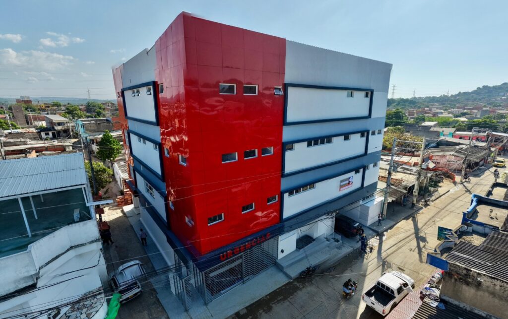 14 años después, hospital de Nelson Mandela abre sus puertas tras más de una década de espera.