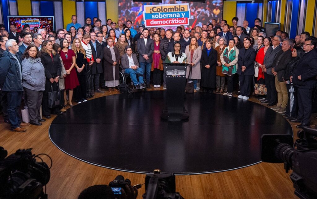 La defensa de la soberanía: Gobierno le responde a Trump Vista general del acto en la Casa de Nariño donde el gabinete respaldó al presidente Petro en la defensa de la soberanía.