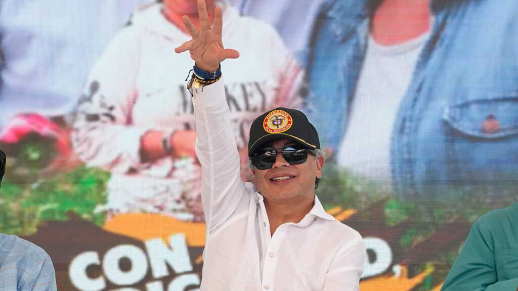 82 mil hectáreas a campesinos en evento oficial en Chaparral.