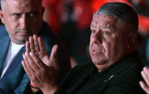 Champions League fase decisiva y polémicas Estadio iluminado durante partido de Champions League.