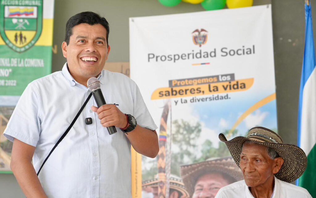 Transferencias monetarias: SuRed y SuperGiros nuevos operadores en Colombia Punto de atención de SuperGiros entregando subsidios.