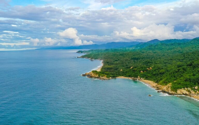 El 5 de Marzo reabre el Tayrona con seguridad El 5 de Marzo reabre Tayrona con seguridad, paisajes de selva tropical y playas del Caribe.