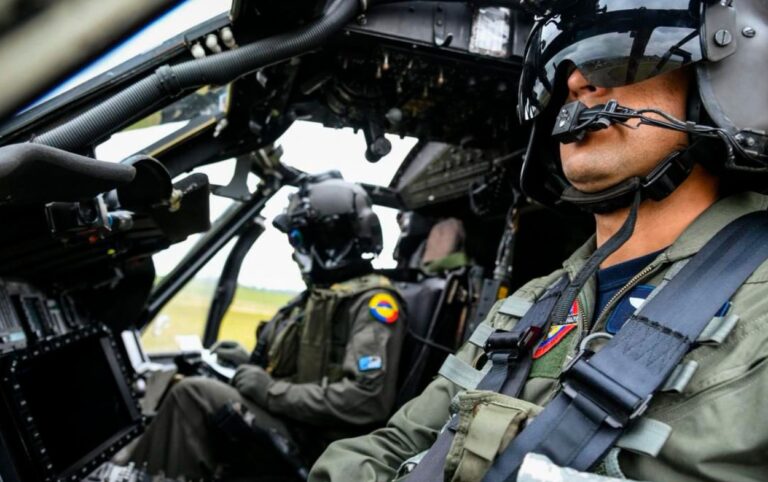 Más de $3 billones ha invertido el Gobierno en defensa Más de $3 billones ha invertido el Gobierno en defensa en capacidades aéreas y entrenamiento de pilotos de la Fuerza Aérea Colombiana.